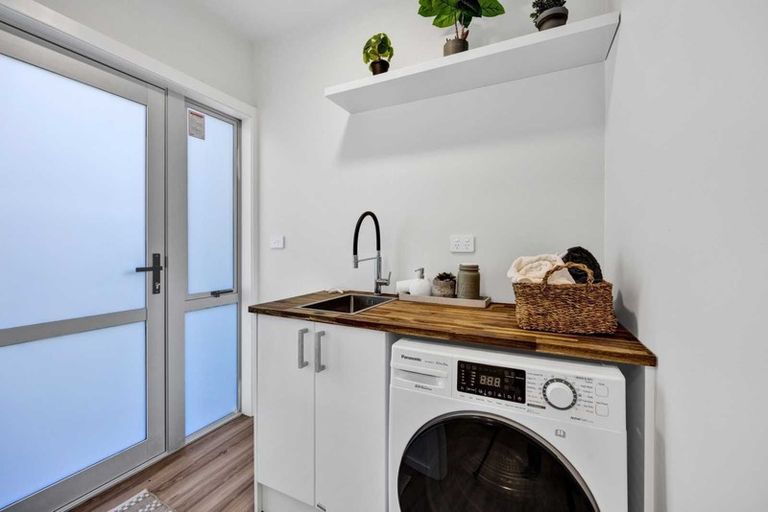 Photo of property in 38b Breakwater Road, Moturoa, New Plymouth, 4310