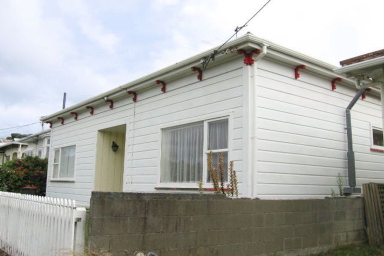 Photo of property in 10 Waikato Street, Island Bay, Wellington, 6023