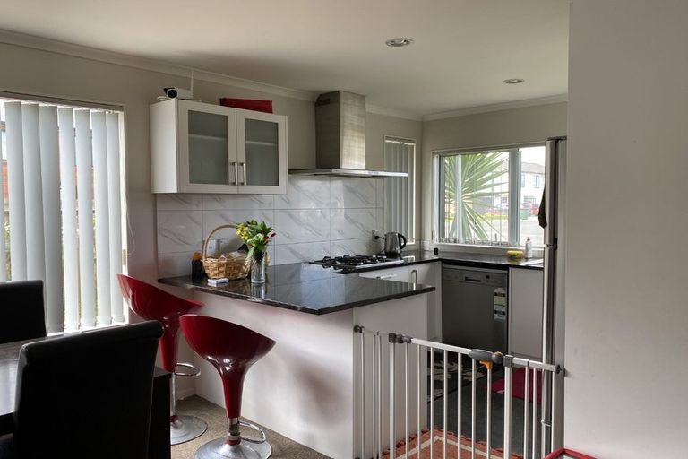 Photo of property in 8 Whekau Drive, Takanini, 2112