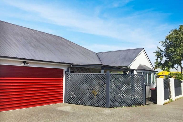 Photo of property in 102 Apsley Drive, Avonhead, Christchurch, 8042