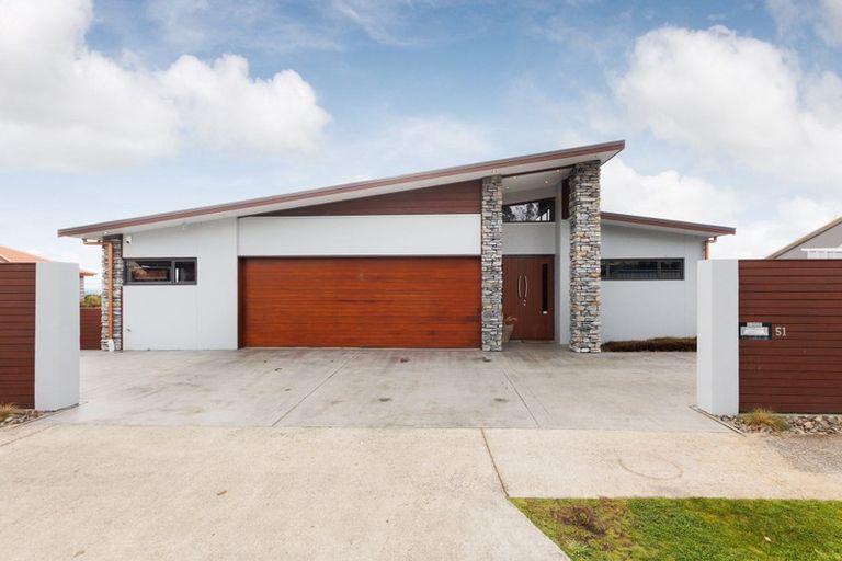 Photo of property in 51 Ruapehu Drive, Fitzherbert, Palmerston North, 4410
