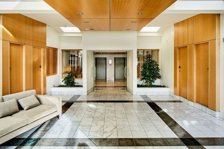 Photo of property in Wharenui Apartments, 274 Oriental Parade, Oriental Bay, Wellington, 6011