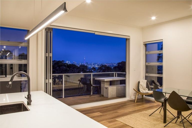 Photo of property in 8c Huka Road, Birkenhead, Auckland, 0626