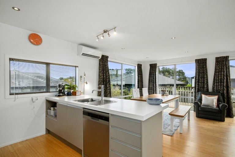 Photo of property in 11 Otonga Heights, Maungaraki, Lower Hutt, 5010