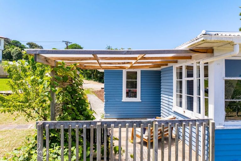 Photo of property in 19 Whaka Street, Maungaturoto, 0520