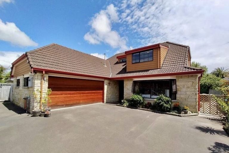Photo of property in 100 Russell Street, Palmerston North, 4414