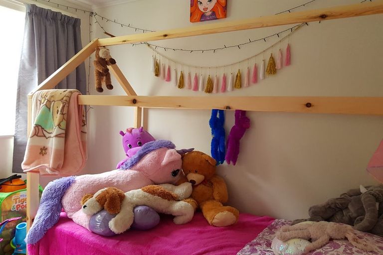 Photo of property in 18 Normandy Place, Henderson, Auckland, 0610