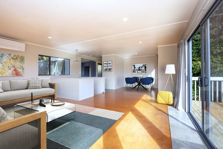 Photo of property in 19 Rayner Road, Piha, New Lynn, 0772