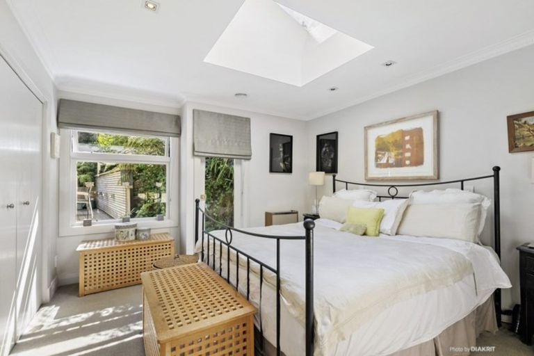 Photo of property in 21 Lower Watt Street, Wadestown, Wellington, 6012