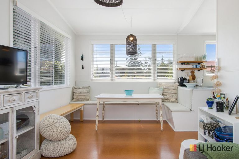 Photo of property in 17 Leo Street, Waihi Beach, 3611