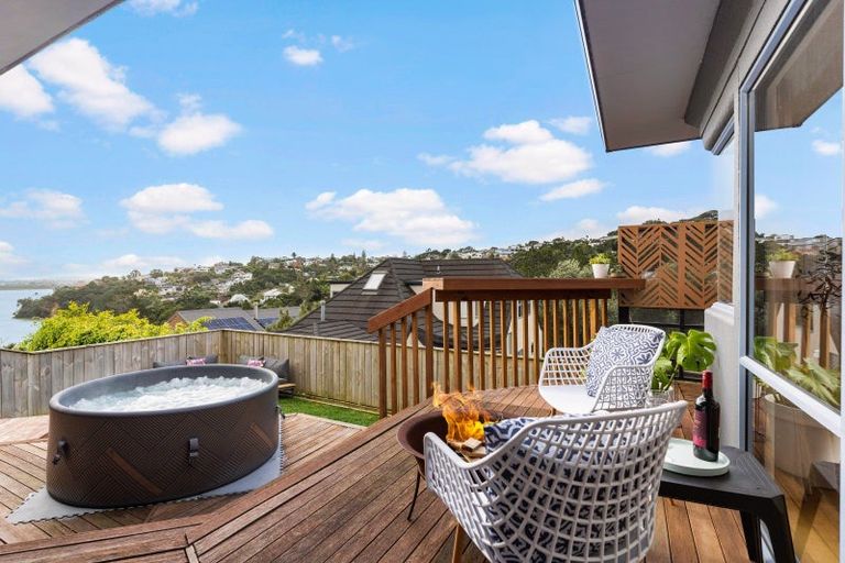 Photo of property in 2/87 Island Bay Road, Beach Haven, Auckland, 0626