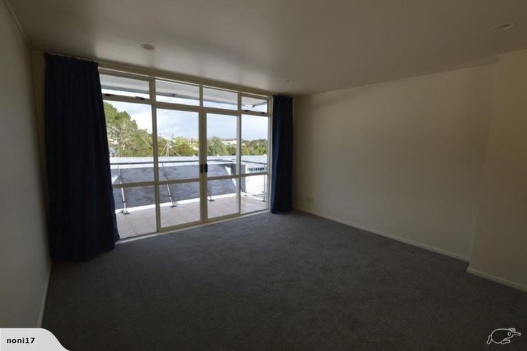 Photo of property in 4b/20 Ian Marwick Place, Birkenhead, Auckland, 0626