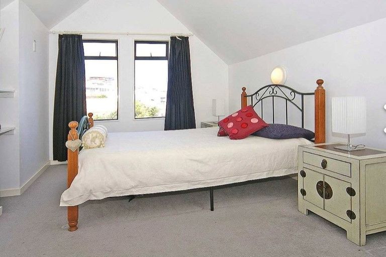 Photo of property in 80 Beacon Hill Road, Strathmore Park, Wellington, 6022