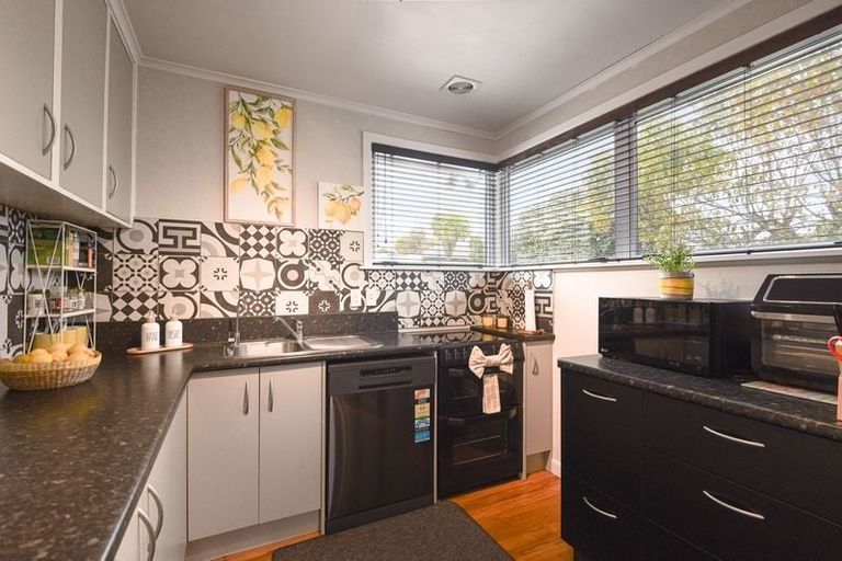 Photo of property in 17 Glenfield Road, Owhata, Rotorua, 3010