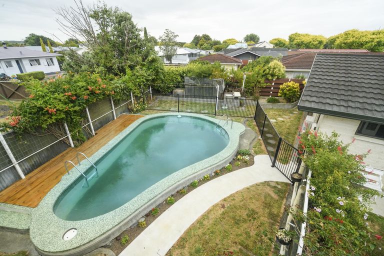 Photo of property in 18 Cecil Place, Cloverlea, Palmerston North, 4412