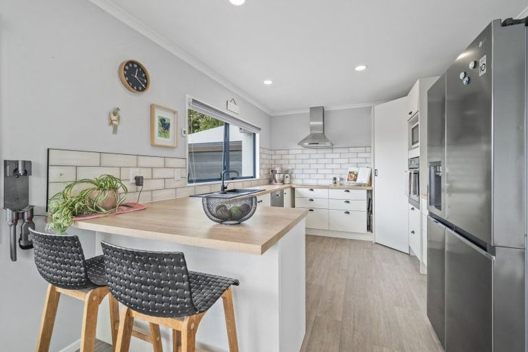 Photo of property in 17 Edward Payton Grove, Pukehangi, Rotorua, 3015