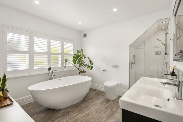 Photo of property in 56 Glen Road, Kelburn, Wellington, 6012