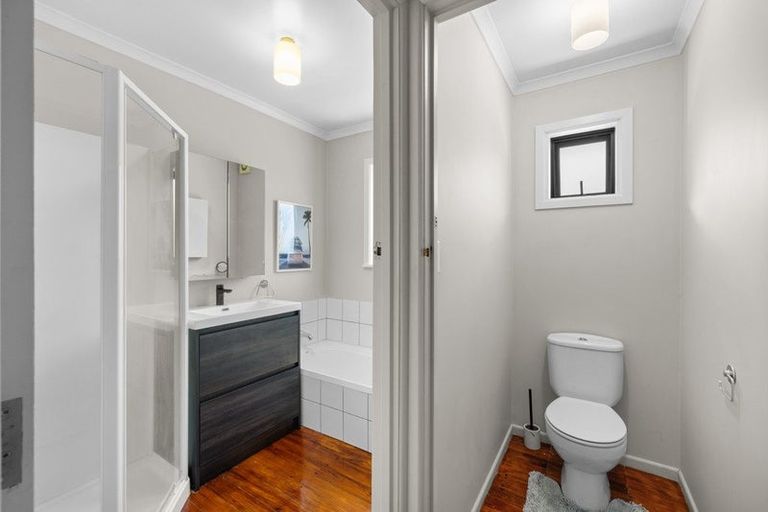 Photo of property in 57a Forrest Hill Road, Milford, Auckland, 0620