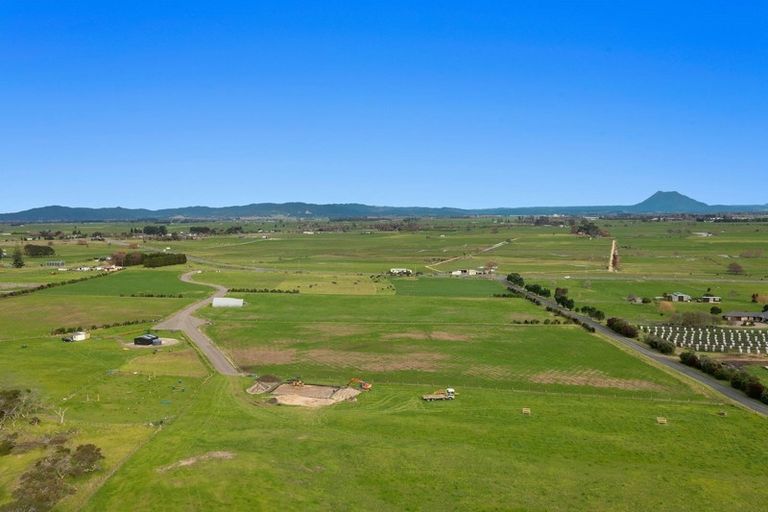 Photo of property in 31 Coast Lane, Thornton, 3194