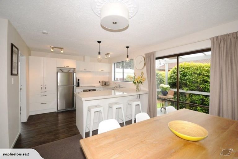 Photo of property in 2/24 Solway Avenue, Ilam, Christchurch, 8041