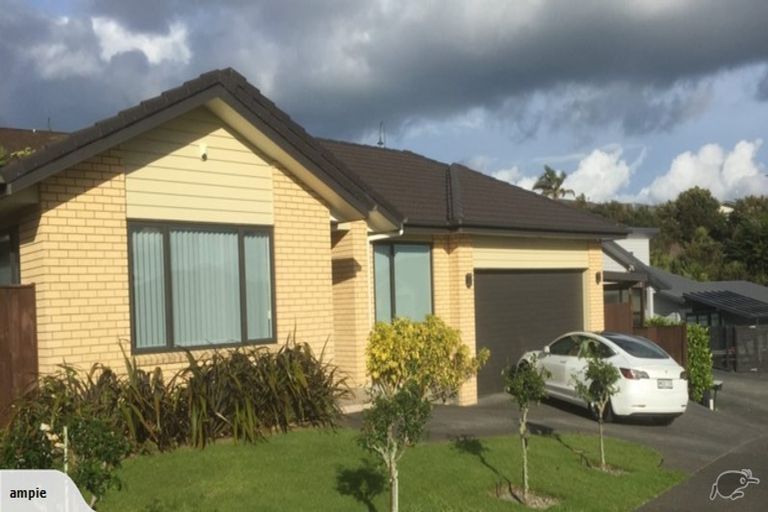 Photo of property in 17 Ohau Court, Fairview Heights, Auckland, 0632