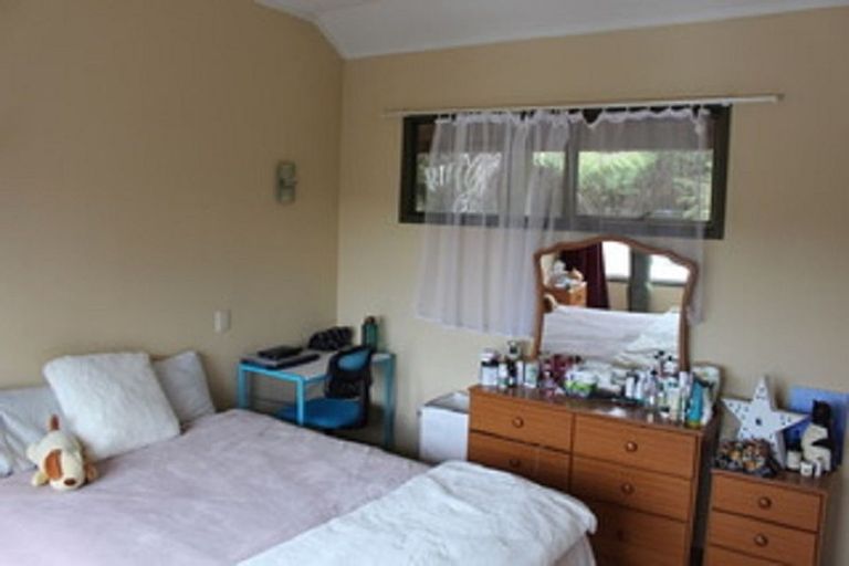 Photo of property in 2/31 King Richard Place, Browns Bay, Auckland, 0630