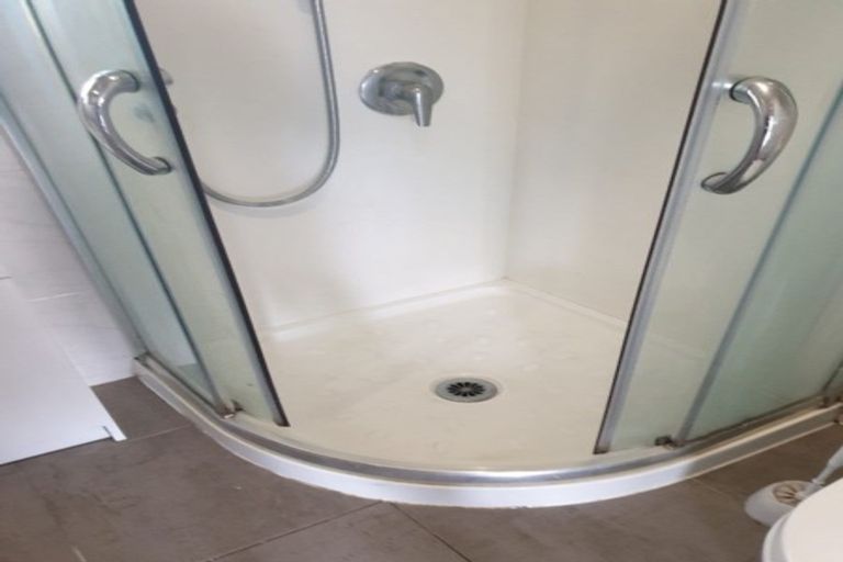 Photo of property in 2/171 Bruce Mclaren Road, Henderson, Auckland, 0612