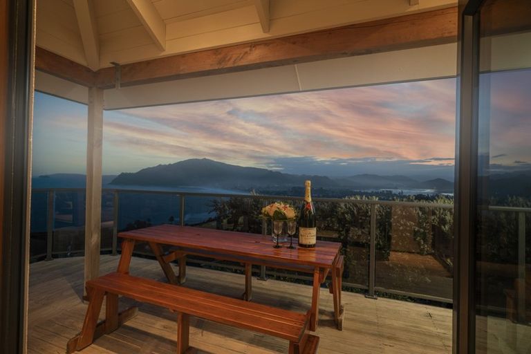 Photo of property in 5 Tirinui Crescent, Tairua, 3508