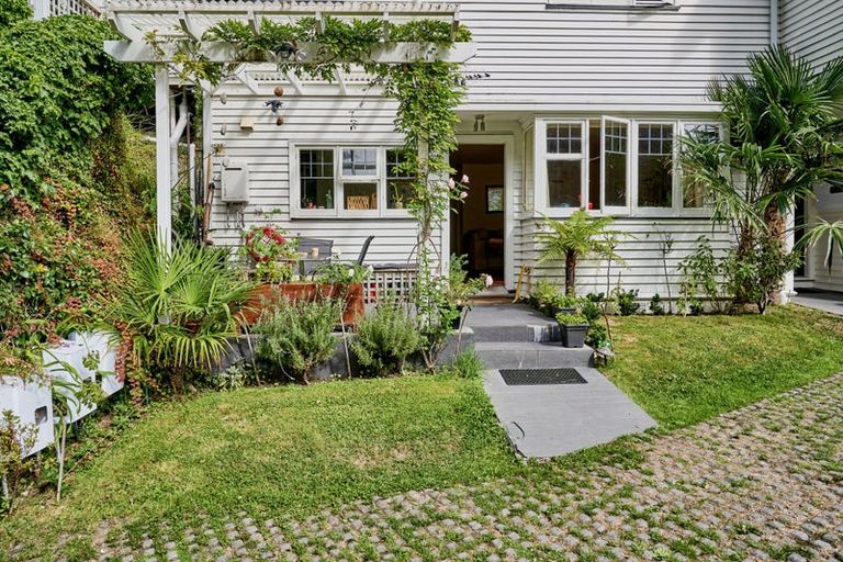 Photo of property in 2b Wilkinson Street, Oriental Bay, Wellington, 6011