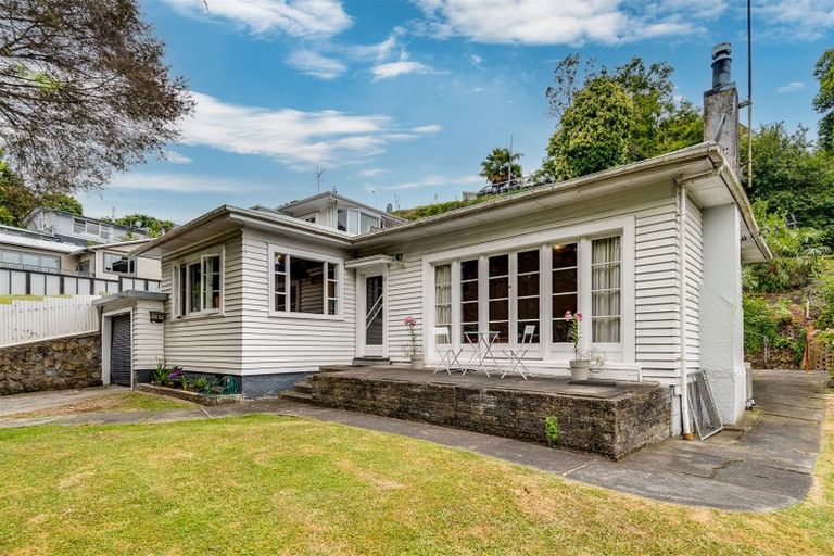 Photo of property in 45 Chaucer Road, Hospital Hill, Napier, 4110