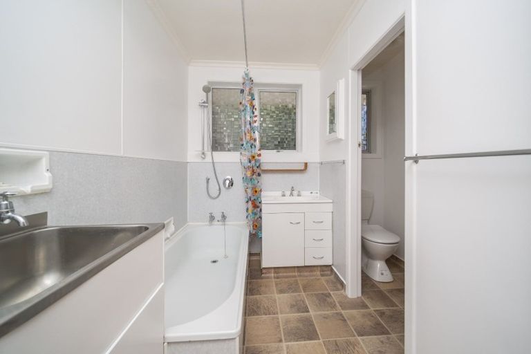 Photo of property in 36 Cumberland Street, Merrilands, New Plymouth, 4312