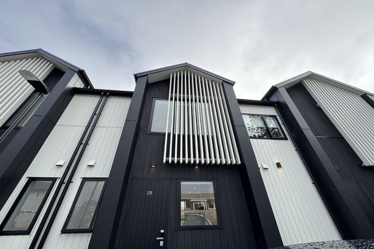 Photo of property in 27d Dawnhaven Drive, Te Atatu Peninsula, Auckland, 0610