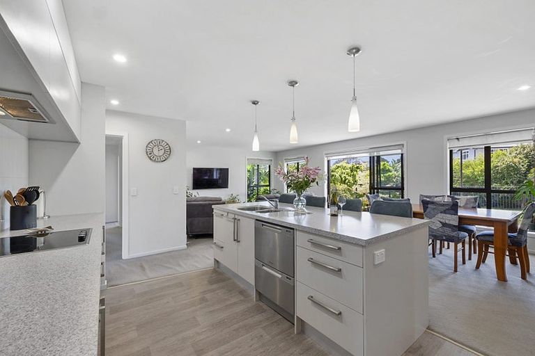 Photo of property in 14 Te Arakete Place, Hurworth, New Plymouth, 4310