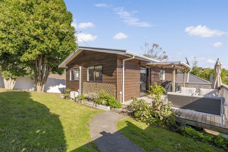 Photo of property in 1/80 Kervil Avenue, Te Atatu Peninsula, Auckland, 0610