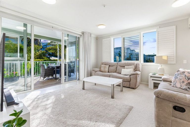 Photo of property in 30 Rewa Rewa Lane, Orewa, 0931