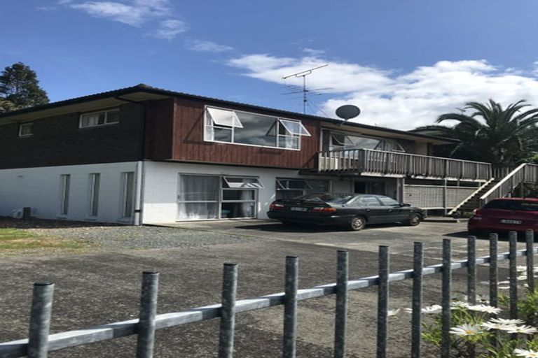 Photo of property in 1/46 John Dee Crescent, Red Beach, 0932