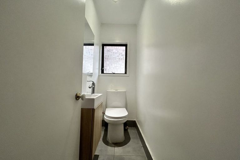 Photo of property in 40 Tudor Road, Henderson, Auckland, 0610