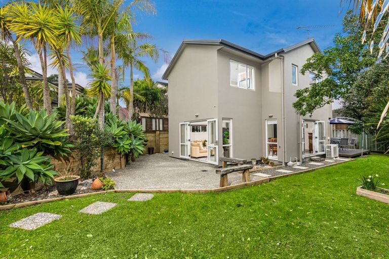 Photo of property in 28 Admirals Court Drive, Greenhithe, Auckland, 0632