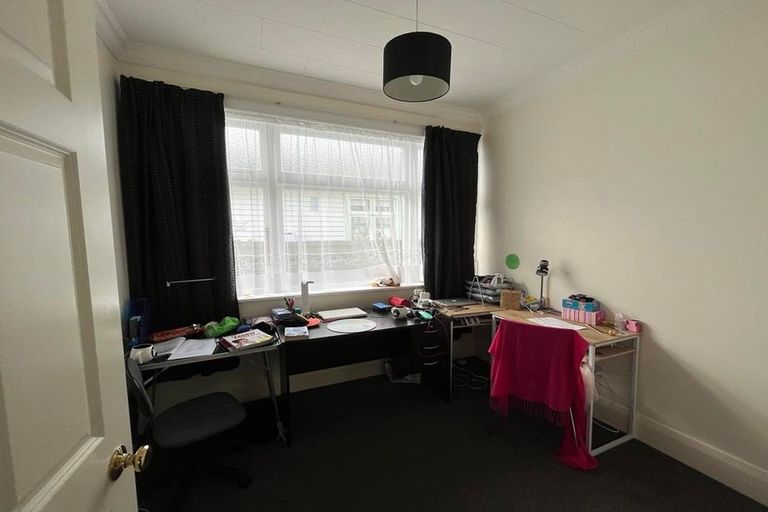 Photo of property in 14 Saint Albans Grove, Woburn, Lower Hutt, 5010