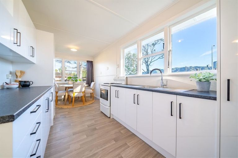 Photo of property in 5a Mangaroa Hill Road, Clouston Park, Upper Hutt, 5018