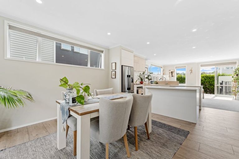 Photo of property in 33 Sanremo Lane, Stanmore Bay, Whangaparaoa, 0932