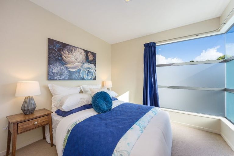 Photo of property in 21a Lyons Avenue, Murrays Bay, Auckland, 0630