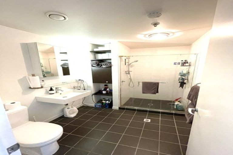 Photo of property in Montreaux Apartments, 5i/164 The Terrace, Wellington Central, Wellington, 6011