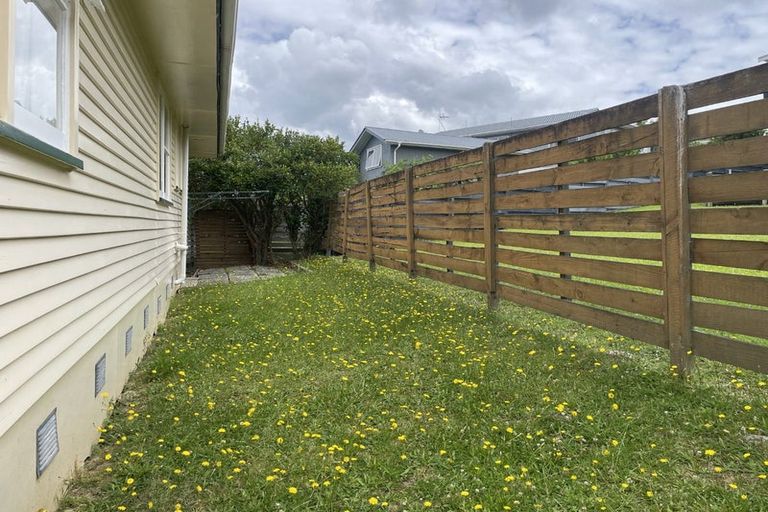 Photo of property in 2/42 Bruce Road, Glenfield, Auckland, 0629