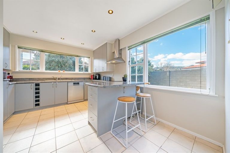 Photo of property in 8 Earlston Grove, Avalon, Lower Hutt, 5011