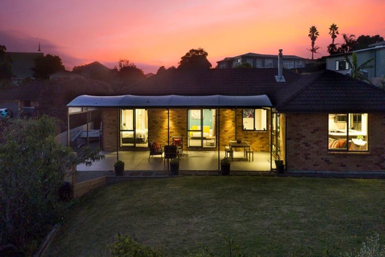 Photo of property in 32 Te Kauri Place, Helensville, 0800