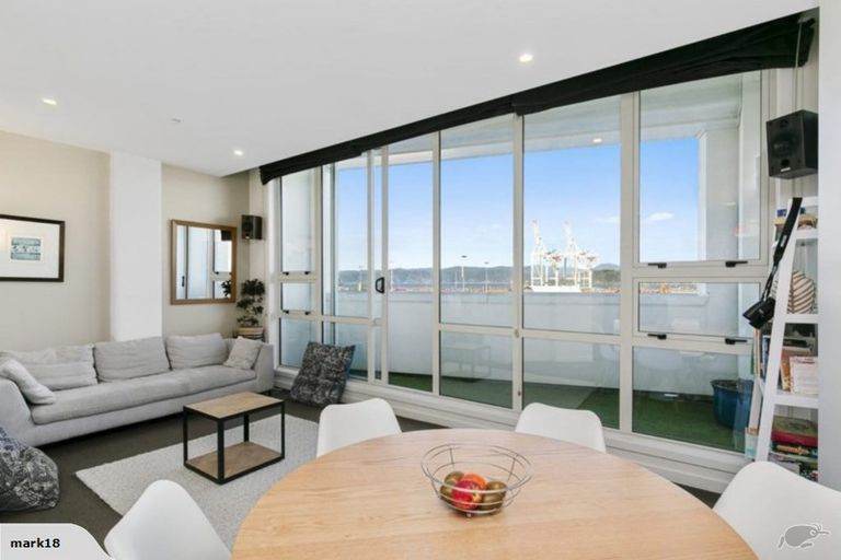Photo of property in Stadium Garden Flats, 212/107 Thorndon Quay, Pipitea, Wellington, 6011
