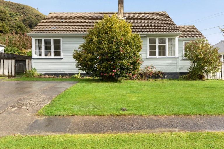 Photo of property in 26 Prouse Crescent, Naenae, Lower Hutt, 5011