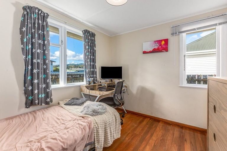 Photo of property in 121 Cambridge Terrace, Fairfield, Lower Hutt, 5011