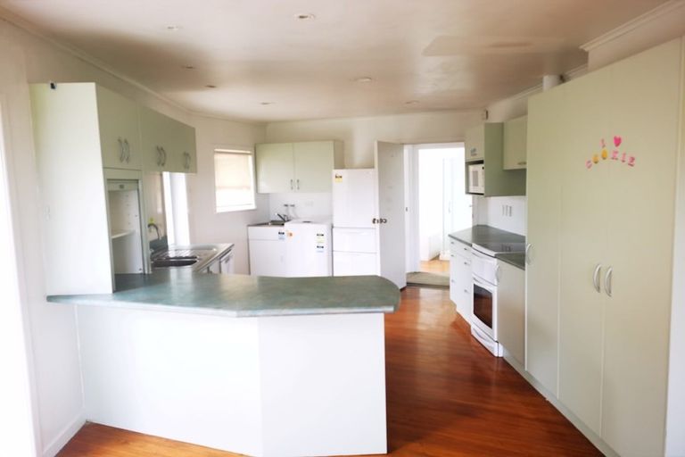 Photo of property in 34 Glenfern Road, Mellons Bay, Auckland, 2014